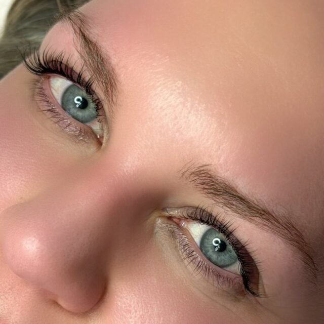 They look like lash extensions, but nope — those are her very own lashes! This is what a Korean lash lift looks like. Love the natural lift and curl! #koreanlashliftandtint #koreanlashliftchicago