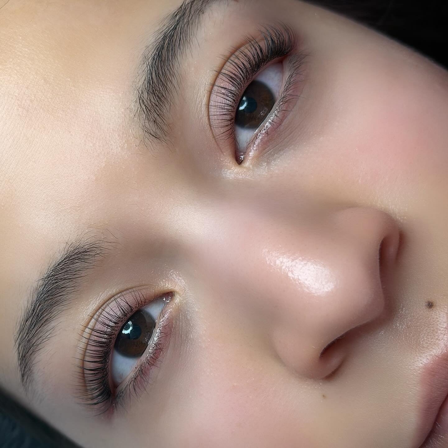 This is exactly why I always tell my clients… 

❌No eyelash curler. ❌No waterproof mascara.

Look at how clean, lifted, and healthy her natural lashes are 😍

When you avoid harsh tools and heavy products, your lashes stay stronger, fuller, and give the BEST results for a Korean lash lift 💕

#chicagokoreanlashlift #koreanlashliftandtint #lakeviewneighborhood #koreanlashliftchicago